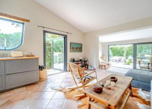 Et opholdsområde på Le Petit Refuge l Authentic l Shellter Rentals