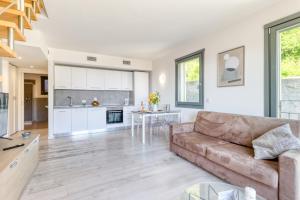 Køkken eller tekøkken på Les Terrasses De Roquebrune - Happy Rentals