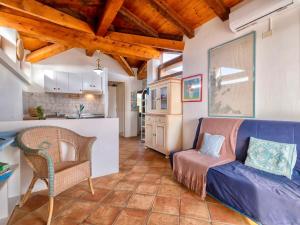 Una cocina o cocineta en Apartment 4 beds in Residence in Golfo Aranci just 150 mt from the sea