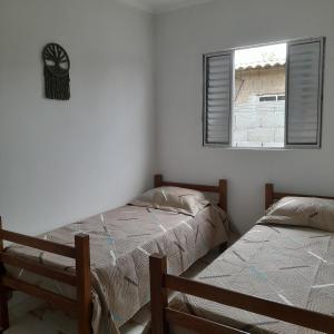 Giường trong phòng chung tại Cabana dos Golfinhos