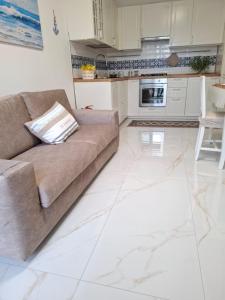 A kitchen or kitchenette at CASA del SOLE APARTMENTS with garden