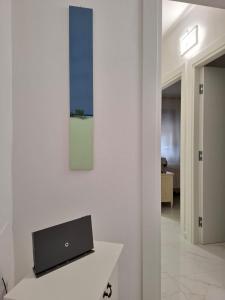 A television and/or entertainment centre at CASA del SOLE APARTMENTS with garden