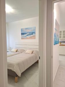A bed or beds in a room at CASA del SOLE APARTMENTS with garden