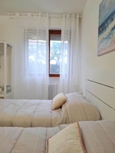 A bed or beds in a room at CASA del SOLE APARTMENTS with garden