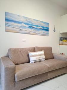 A seating area at CASA del SOLE APARTMENTS with garden