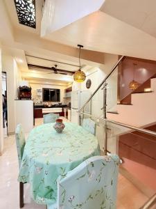 O bucătărie sau chicinetă la Nuvie Homes -3 Bedroom Private Bungalow in Baner, Pune