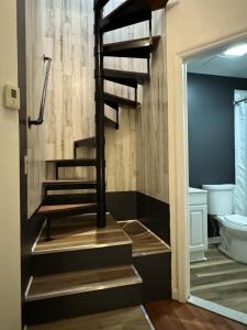 Bilik mandi di Mega Midtown Trade View - APT 2-3 Combo -15 Mins to NYC