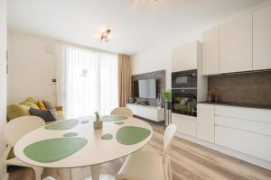 Kuchyň nebo kuchyňský kout v ubytování Wave Island RapI9