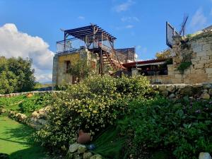 a building with a bunch of flowers in a yard at HideAway Lasa in Lasa