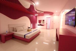 TV a/nebo společenská místnost v ubytování Hotel Dreamworld East Ortigas
