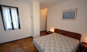 Imagem da galeria de Large row house with private fenced garden for 10 guests in Lignano Pineta em Lignano Sabbiadoro