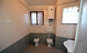 Imagem da galeria de Large row house with private fenced garden for 10 guests in Lignano Pineta em Lignano Sabbiadoro