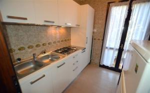 Imagem da galeria de Large row house with private fenced garden for 10 guests in Lignano Pineta em Lignano Sabbiadoro