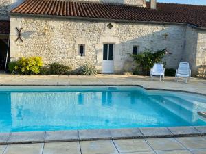 Billede fra billedgalleriet på Les gîtes des Lauriers roses Chambre privée Île d Aix i Geay + 24 billeder