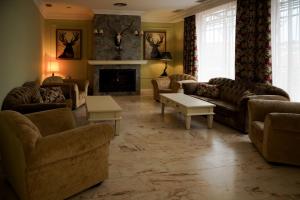 a living room with couches and a fireplace at Hospedium Nuevo Hotel Parque Cabaneros in Horcajo de los Montes
