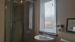 Ένα μπάνιο στο 09 Trevithick Court, Tolroy Manor +11 φωτογραφίες