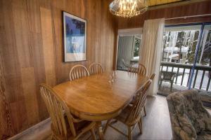Fotografie z fotogalerie ubytování Spiral Staircase home v destinaci Kings Beach + 12 fotografií
