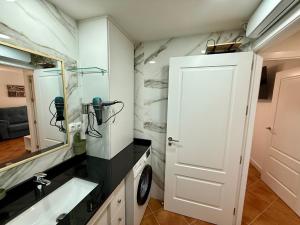 Kuchyň nebo kuchyňský kout v ubytování APARTAMENTO EN EL CENTRO CERCA DE La PLAYA + 32 fotografií