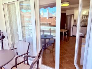 Kuchyň nebo kuchyňský kout v ubytování APARTAMENTO EN EL CENTRO CERCA DE La PLAYA