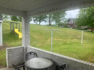 Κήπος έξω από το Top floor modern country home