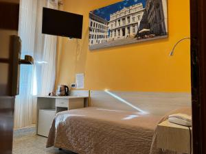 TV a/nebo společenská místnost v ubytování Albergo Parigi