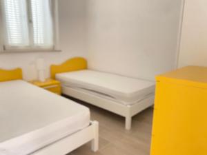 A bed or beds in a room at Nuovo trilocale con giardino, aria condizionata