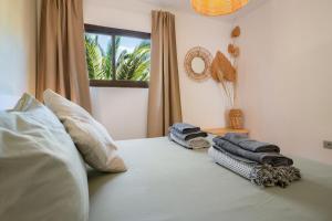 Ένα ή περισσότερα κρεβάτια σε δωμάτιο στο Oasis Duna-Pistacho dreams Pool +23 φωτογραφίες