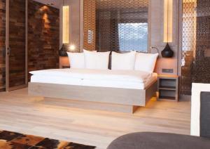 Rúm í herbergi á MOHR life resort