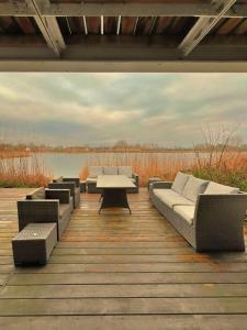 Kép Best Lake View With Pool and SPA access szállásáról Cirencesterben a galériában Még 15 kép