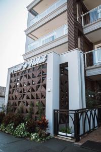 Budova, kde se hotel nachází + 18 fotografií