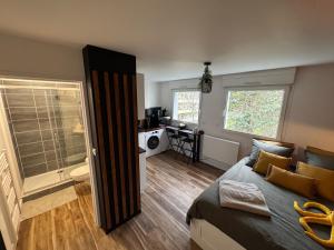 a bedroom with a bed and a desk in it at L'Escale - 300 m Océan - Hyper Centre - Lumineux - Garage Privatif in Saint-Nazaire