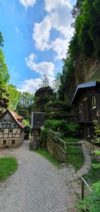 a cobblestone street with houses on a hill at Rathewalder Mühle in Rathewalde