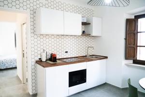 A kitchen or kitchenette at La Terrazza Azzurra