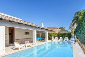 Πισίνα στο ή κοντά στο Villa Giloma by Villa Plus
