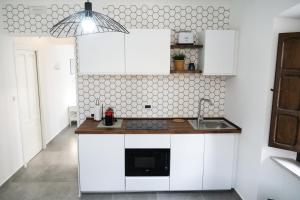 A kitchen or kitchenette at La Terrazza Azzurra