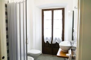 A bathroom at La Terrazza Azzurra