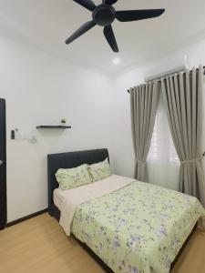 a bedroom with a bed with a ceiling fan at 3Bedroom Landed Cozy Home Ipoh Netflix in Ipoh