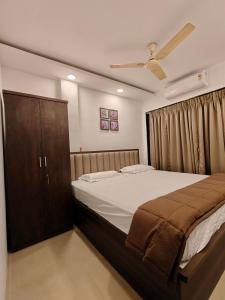 Ένα ή περισσότερα κρεβάτια σε δωμάτιο στο Garden View Terrace 1 BHK in Sanpada, Navi Mumbai