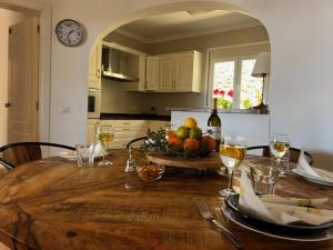 Dapur atau dapur kecil di CASA BELLE VUE sea view & private pool +24 gambar