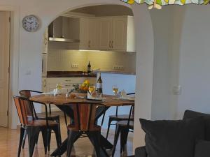 Cucina o angolo cottura di CASA BELLE VUE sea view & private pool
