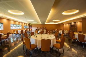 Restoran või mõni muu söögikoht majutusasutuses Speke Resort and Conference Center
