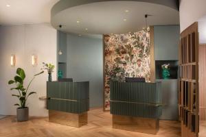 The lobby or reception area at NH Catania Centro