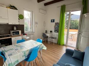 Nhà bếp/bếp nhỏ tại Mondello Sicily House +56 ảnh