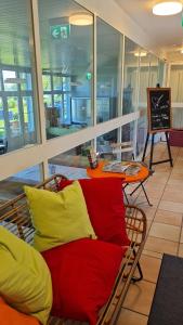 Istumisnurk majutusasutuses Herberge Seeperle Bistro Rorschach