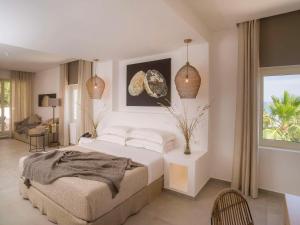 Postel nebo postele na pokoji v ubytování Hotel Baia Delle Zagare