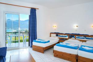 Postel nebo postele na pokoji v ubytování Hotel Emerald and Suites
