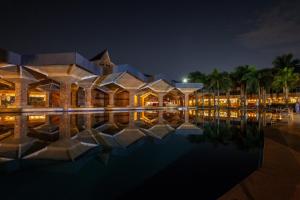 Bazén v ubytování Speke Resort and Conference Center nebo v jeho okolí