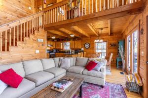 Khu vực ghế ngồi tại Mimi's Cottage