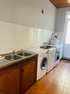 Η κουζίνα ή μικρή κουζίνα στο Maison centre village ZONZA