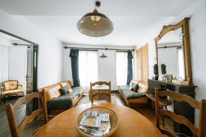a living room with a table and a couch at Maison Gaspard - Suites et appartements de charme à Saumur in Saumur